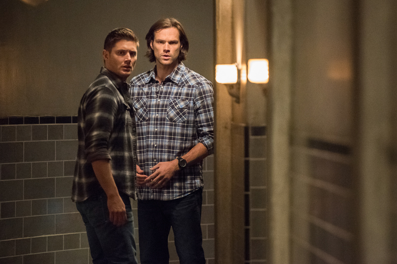 Supernatural - Jensen Ackles and Jared Padalecki  © Dean Buscher/The CW 2015