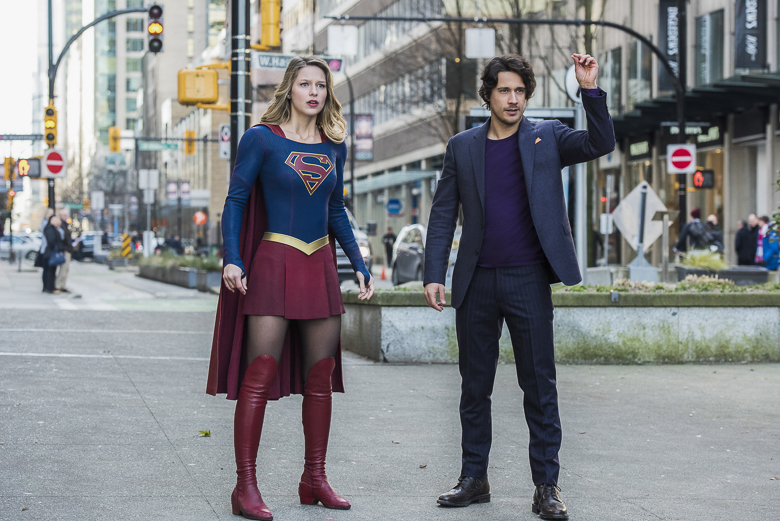 Supergirl - Melissa Benoist and Peter Gadiot © Dean Buscher/The CW 2016